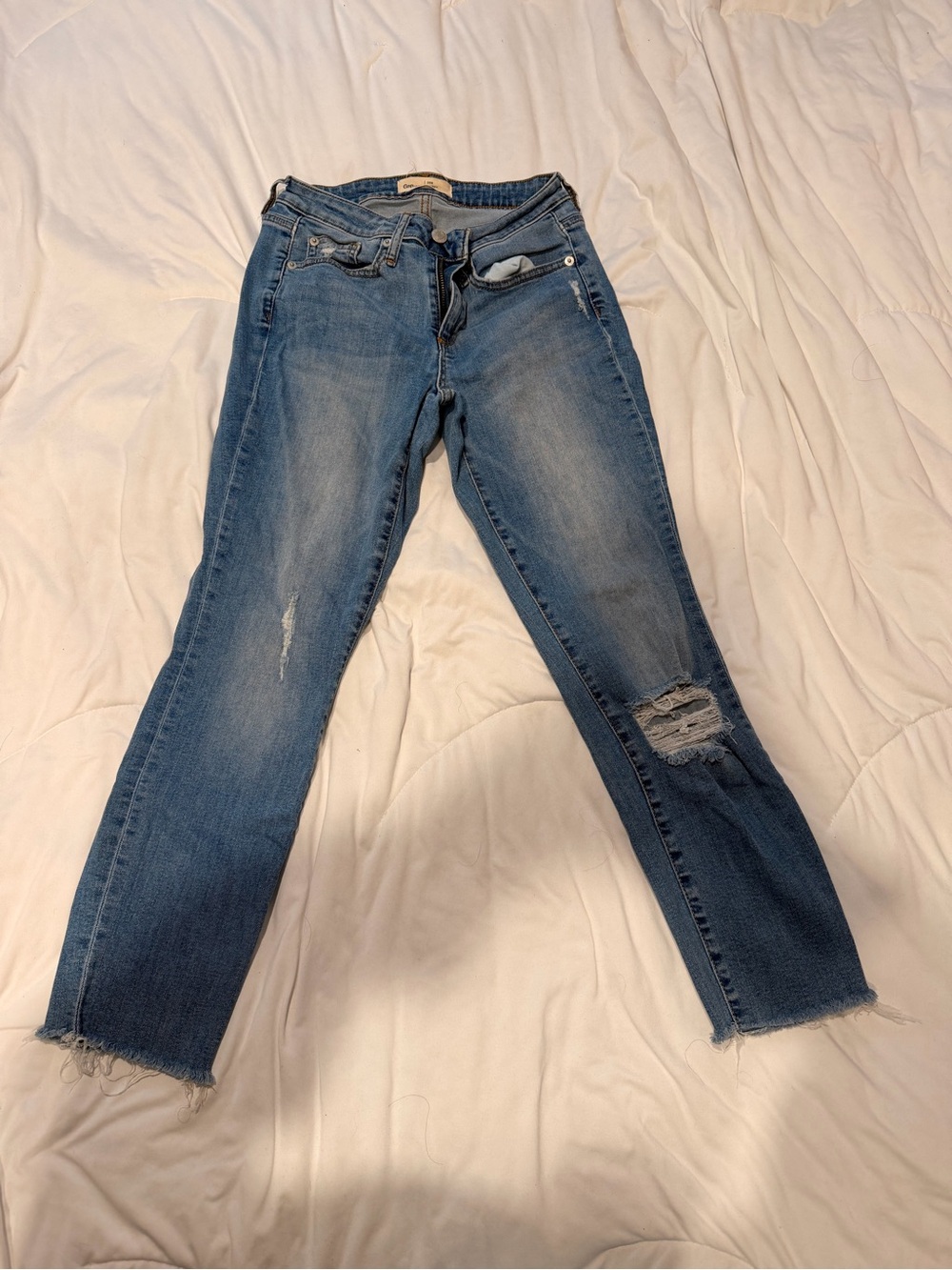 GAP Women's Medium Blue Straight-Leg Ripped Jeans